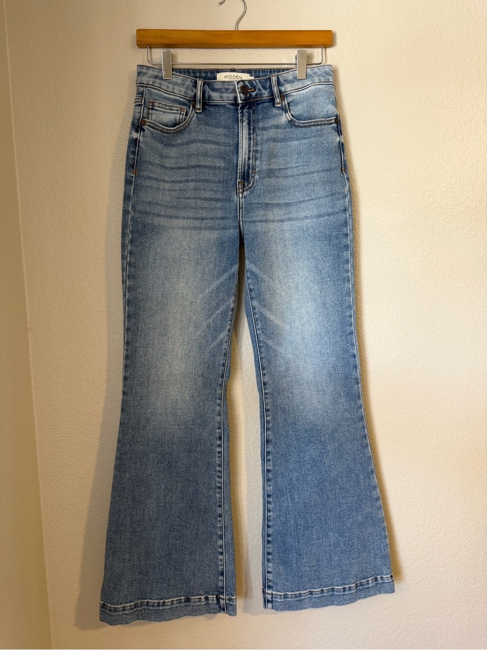 Hidden Happi Flare Jeans Women’s Size 28 High Rise Stretch Medium Wash Denim